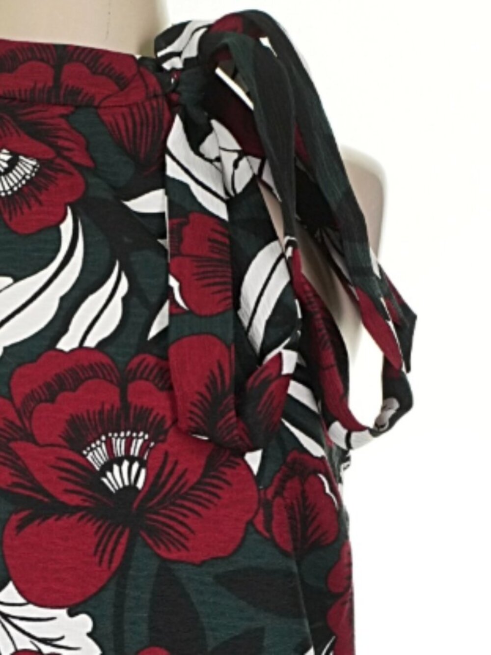 Lulus Sleeveless Halter Shift Mini Dress In A Vibrant Floral Print - Size S - Picture 3 of 9